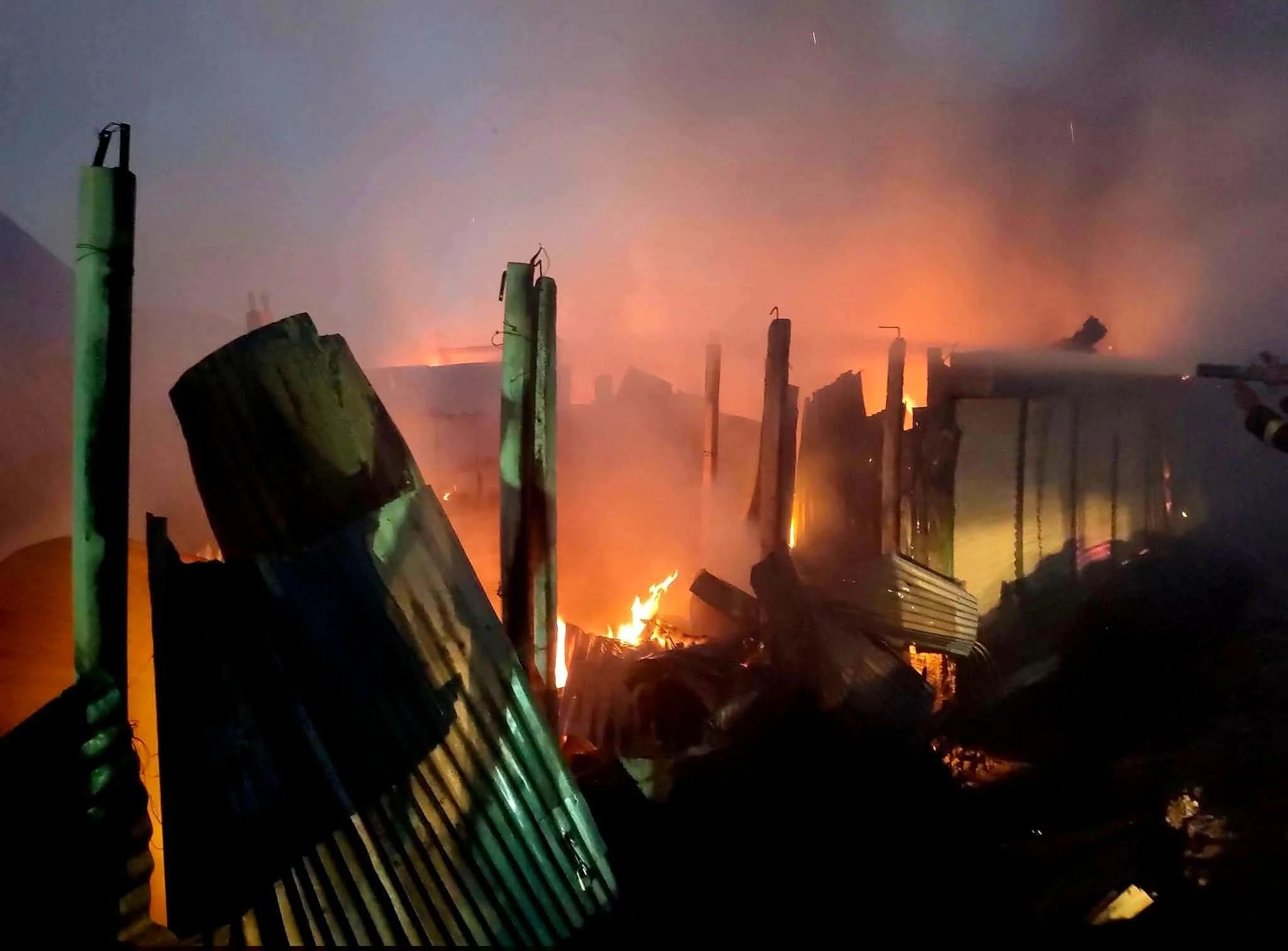 ফুলছড়ি হাটে ভয়াবহ আগুন, পুড়ে ছাই ৮ দোকান