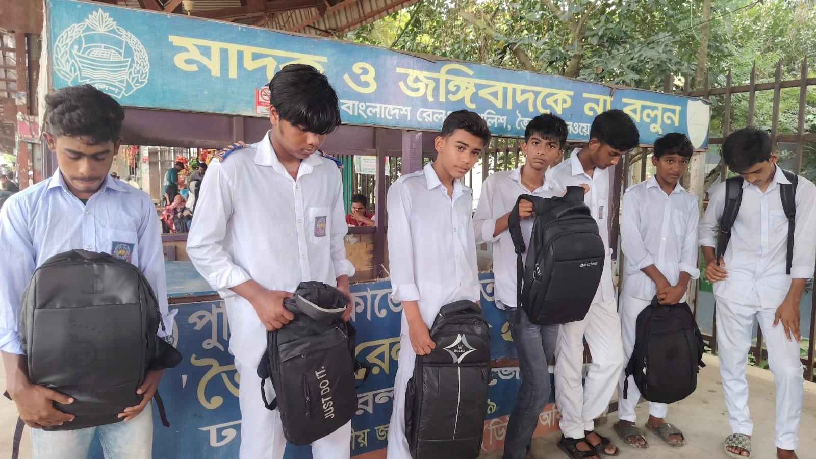 ভৈরব স্টেশনে ৯ শিক্ষার্থী আটক
