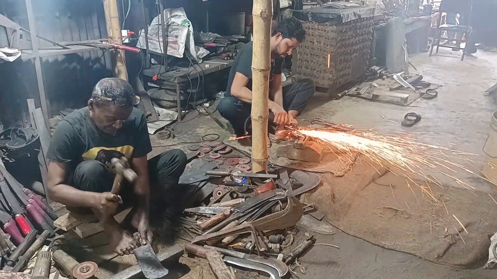 ঈদ সামনে, মৌলভীবাজারে কাজ কম; বেড়েছে কয়লা ও লোহার দাম