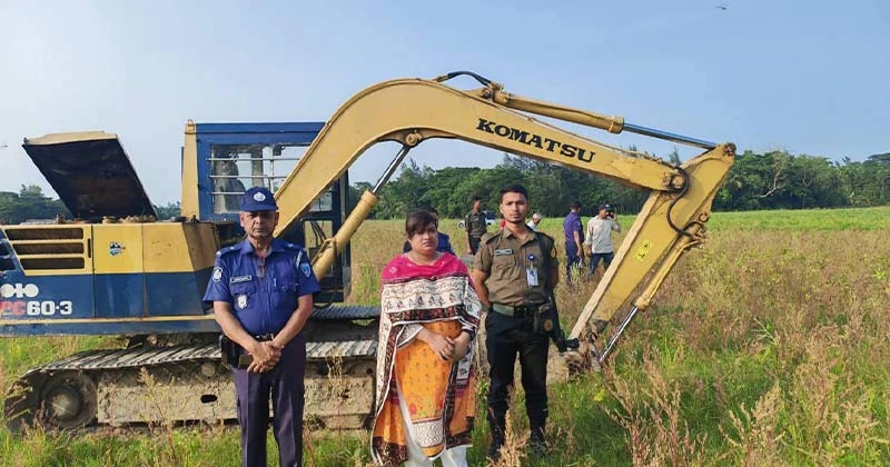রামগতিতে কৃষি জমির উর্বর মাটি কাটায়  জরিমানা
