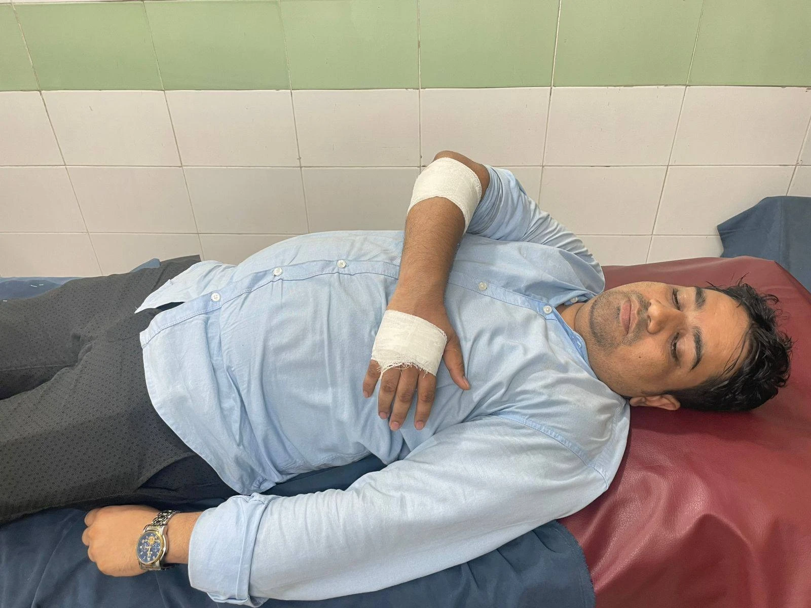 সড়ক দুর্ঘটনায় আহত সেফ রোড ফাইটার সাংবাদিক তারিকুল ইসলাম