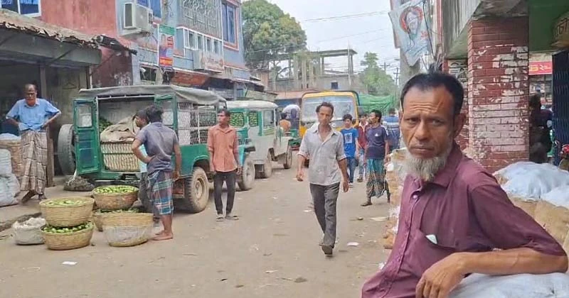 মৌলভীবাজারে শ্রীমঙ্গলে নতুন বাজার লেবু আড়ৎ শ্রমিক দলের নাম ভাংঙ্গিয়ে চাঁদাবাজির অভিযোগ