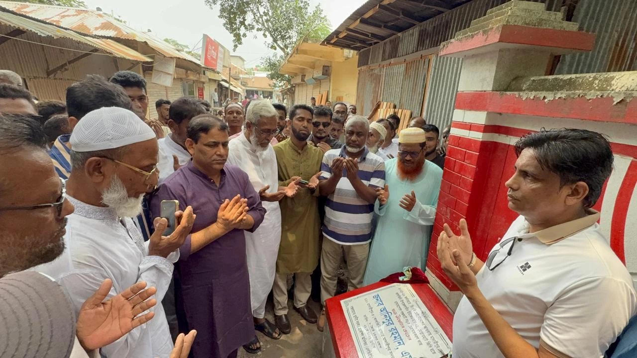 নির্বাচনের আগে দেওয়া প্রতিশ্রুতি বাস্তবায়নে জনগণের দোরগোড়ায় যাচ্ছি : এমপি খোকন তালুকদার