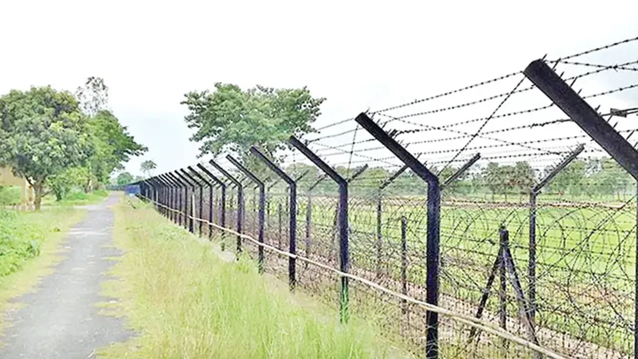 সীমান্তে ভারতীয় চোরাকারবারিদের লক্ষ্য করে বিজিবির ফাঁকা গুলি