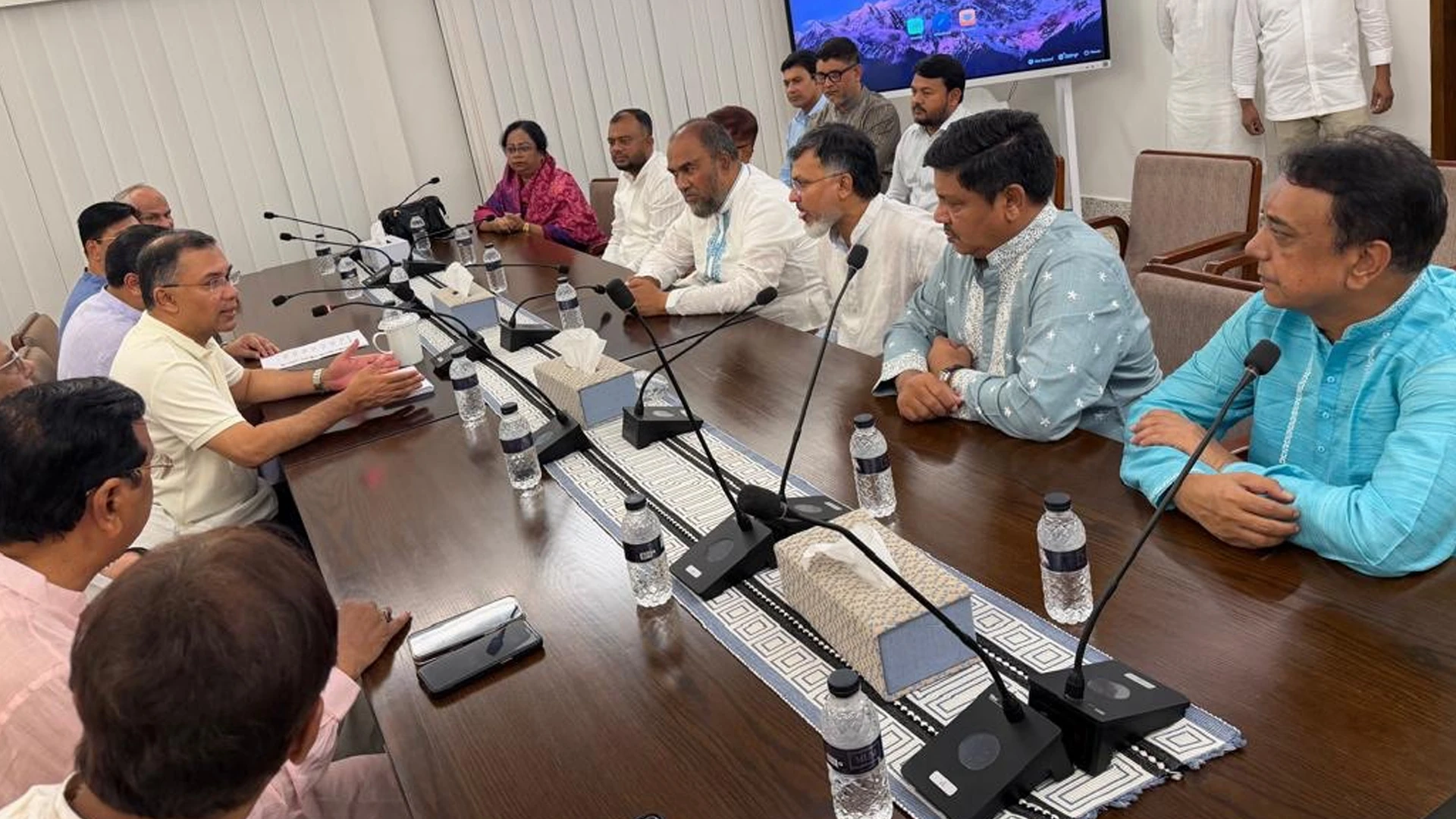 সিটি করপোরেশনের পরিচ্ছন্নকর্মীদের ‘ঈদ বোনাস’ দিলেন প্রধানমন্ত্রী