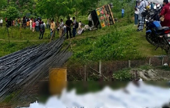 ৬ জেলায় সড়কে ঝরল ২৭ প্রাণ
