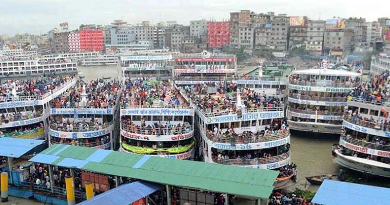 বৈরী আবহাওয়ার কারণে সদরঘাটে লঞ্চ চলাচল সাময়িক বন্ধ