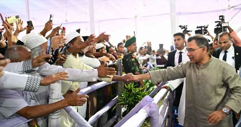 জাতীয় ঈদগাহে মুসল্লিদের সঙ্গে ঈদ শুভেচ্ছা বিনিময় করলেন প্রধানমন্ত্রী