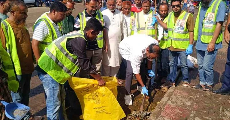 কোরবানির বর্জ্য অপসারণে মাঠে প্রতিমন্ত্রী টুকু