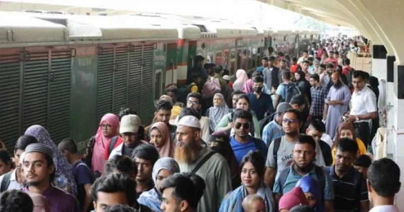 ঈদের ছুটি শেষে রাজধানীতে ফিরছে মানুষ
