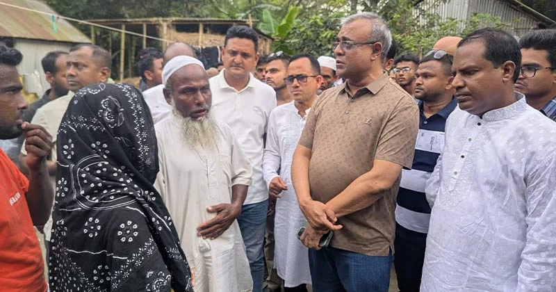 সড়ক দূর্ঘটনায় নিহতের স্বজনদের পাশে এমপি আনোয়ার