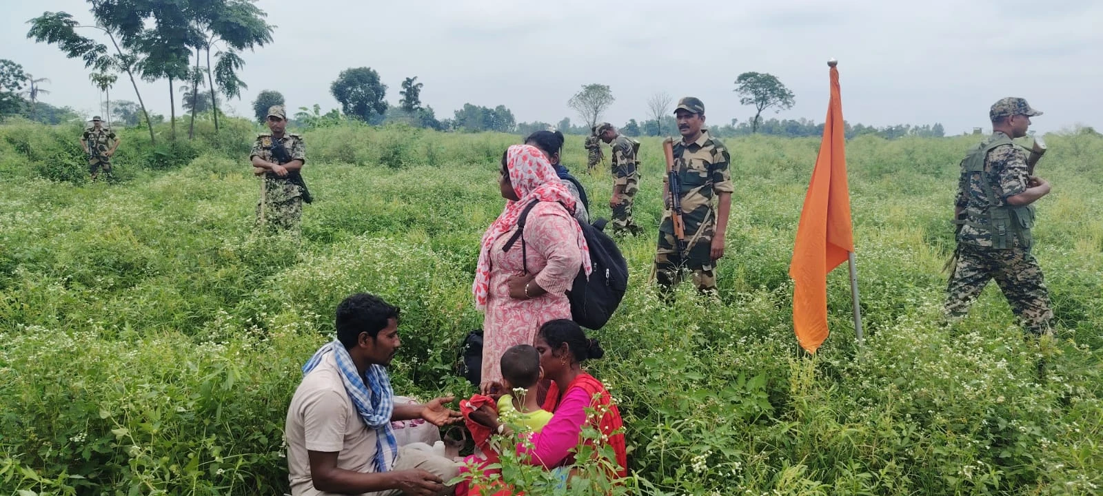 লালমনিরহাট সীমান্তে ৩৩ জনকে বাংলাদেশে ঠেলে দেওয়ার চেষ্টা, বিজিবির বাধা
