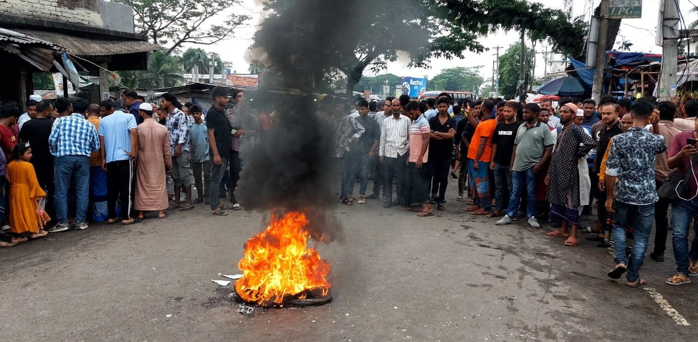 মাদারীপুরে বাসচাপায় শিশুর মৃত্যু, দুই ঘণ্টা অবরোধে ঢাকা-বরিশাল মহাসড়কে তীব্র যানজট