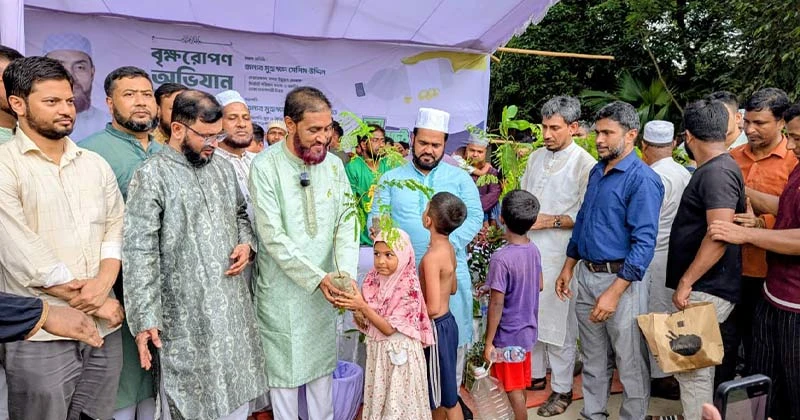 প্লাস্টিকের বোতল জমা দিলেই মিলছে গাছের চারা: বিশ্ব পরিবেশ দিবসে ব্যতিক্রমী উদ্যোগ সেলিম উদ্দিনের