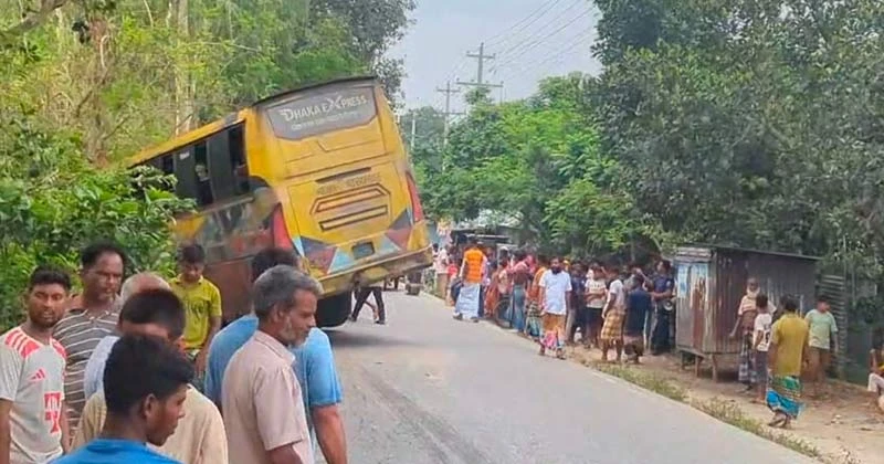 সিরাজগঞ্জের বেলকুচিতে বাসচাপায় এক নারীসহ তিন ভ্যানযাত্রি নিহত