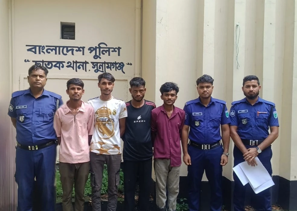 ছাতকে মদ্যপ অবস্থায় হট্টগোল, গ্রেফতার ৪