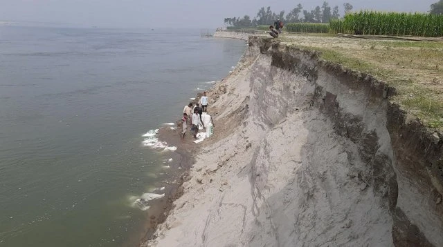 দেওয়ানগঞ্জে ব্রহ্মপুত্রের ভয়াবহ ভাঙন, ক্ষতিগ্রস্ত শতাধিক পরিবার