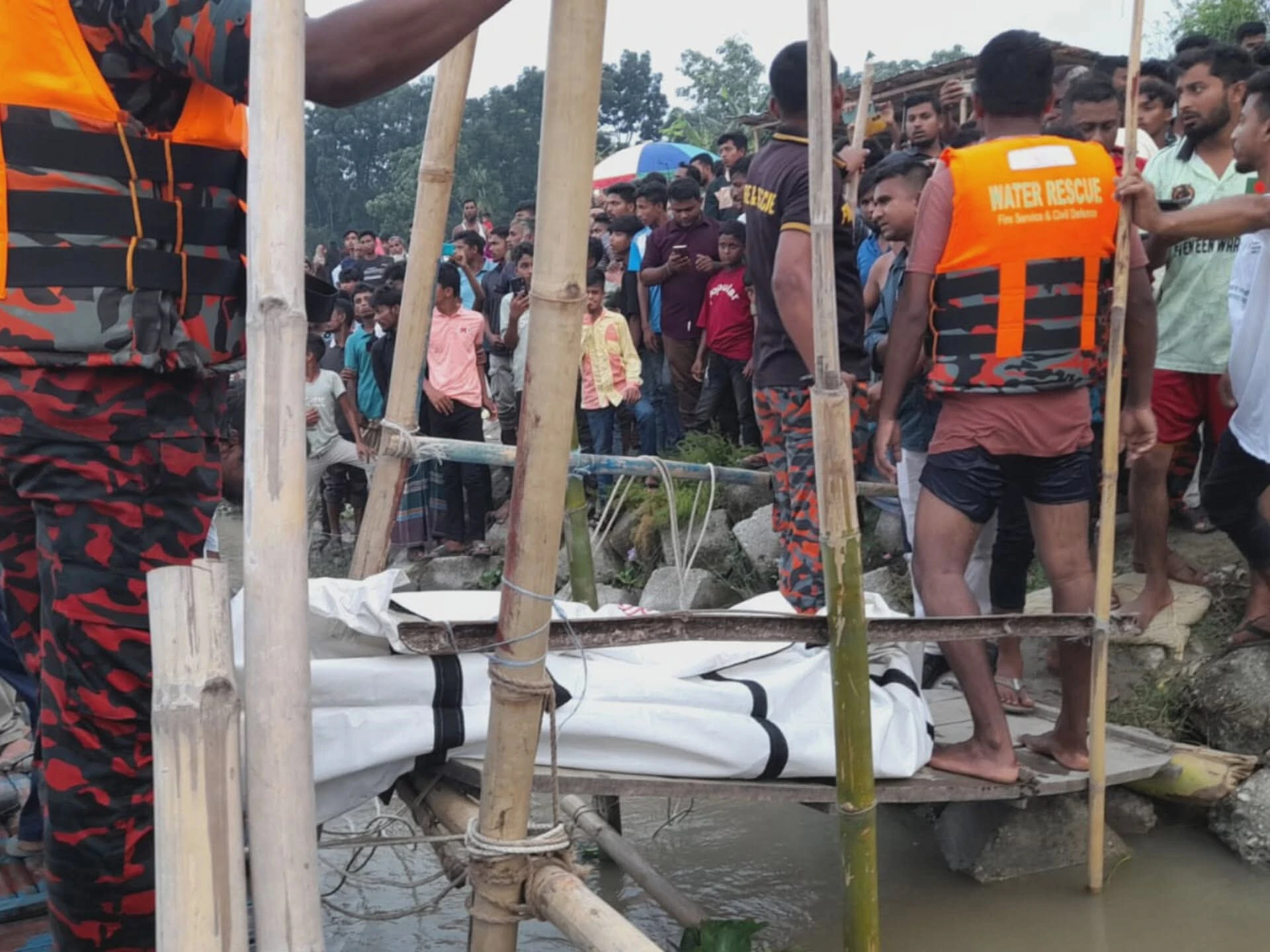 ধরলায় নিখোঁজের ৩০ ঘণ্টা পর দুই ভাইয়ের মরদেহ উদ্ধার