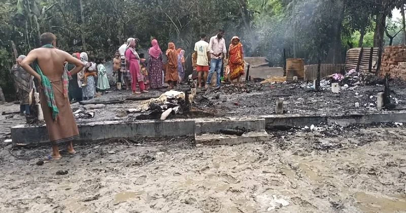 কালকিনিতে আগুনে পুড়লো গবাদিপশুসহ বসতবাড়ি, গবাদিপশু বাঁচাতে পথচারী দগ্ধ