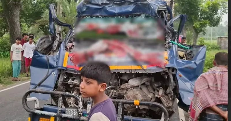 টাঙ্গাইলে দাঁড়িয়ে থাকা ট্রাকে পিকআপের ধাক্কায় ৪জন নিহত
