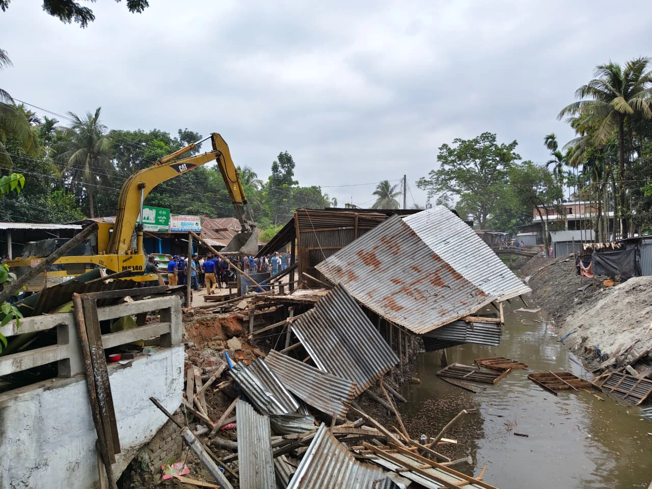 উচ্ছেদে ভাঙল ৬১ দোকান, বাড়ল ব্যবসায়ীদের দুশ্চিন্তা