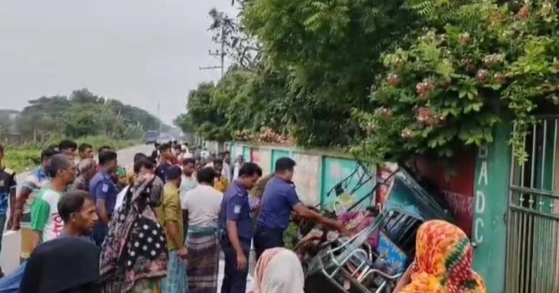 কিশোরগঞ্জে ট্রাকচাপায় অটোরিকশার ২ যাত্রী নিহত, আহত ৪