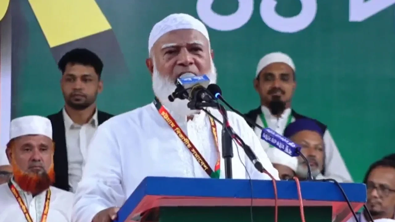 প্রধানমন্ত্রীর মুখ দিয়ে ভুল-ভাল কথা বের হতে থাকলে বাংলাদেশ লজ্জিত হবে: জামায়াত আমির