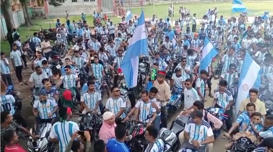 গাইবান্ধায় আর্জেন্টিনা সমর্থকদের বিশাল শোভাযাত্রা