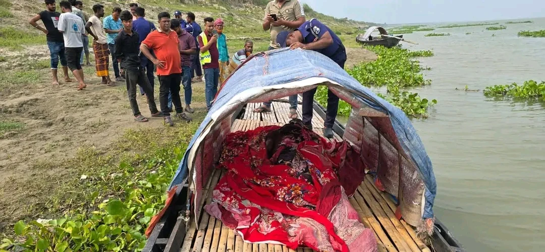 পদ্মার চরে আবারও রক্তাক্ত লাশ, গুলিবিদ্ধ যুবকের মরদেহ উদ্ধার