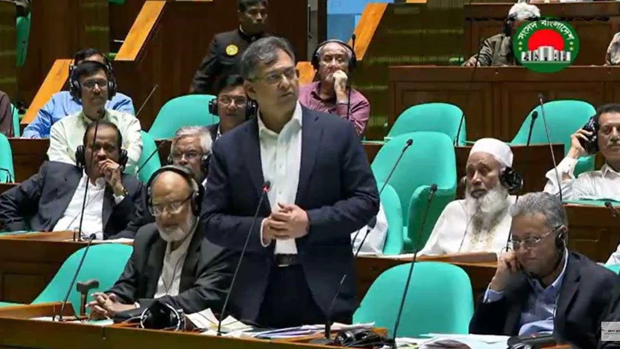 দেশের ৭৫ কারাগারে ধারণক্ষমতার ১.৭ গুণ বন্দি: স্বরাষ্ট্রমন্ত্রী