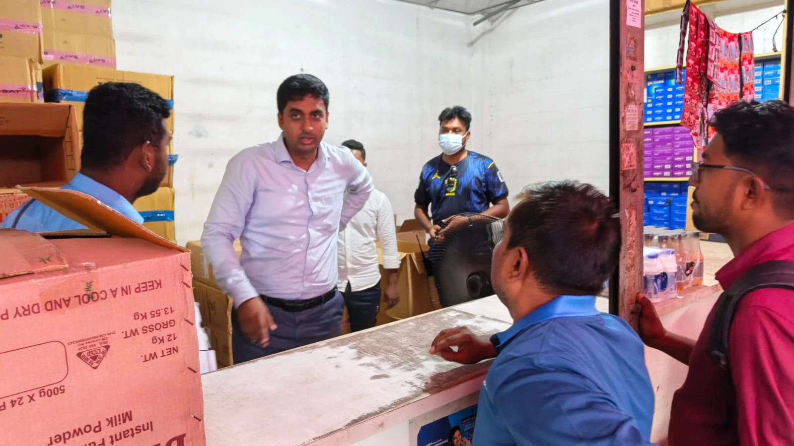 কোনাবাড়ীতে ৫ কোটি টাকার সিগারেট মজুদ, দোকানিকে ২ লাখ টাকা জরিমানা