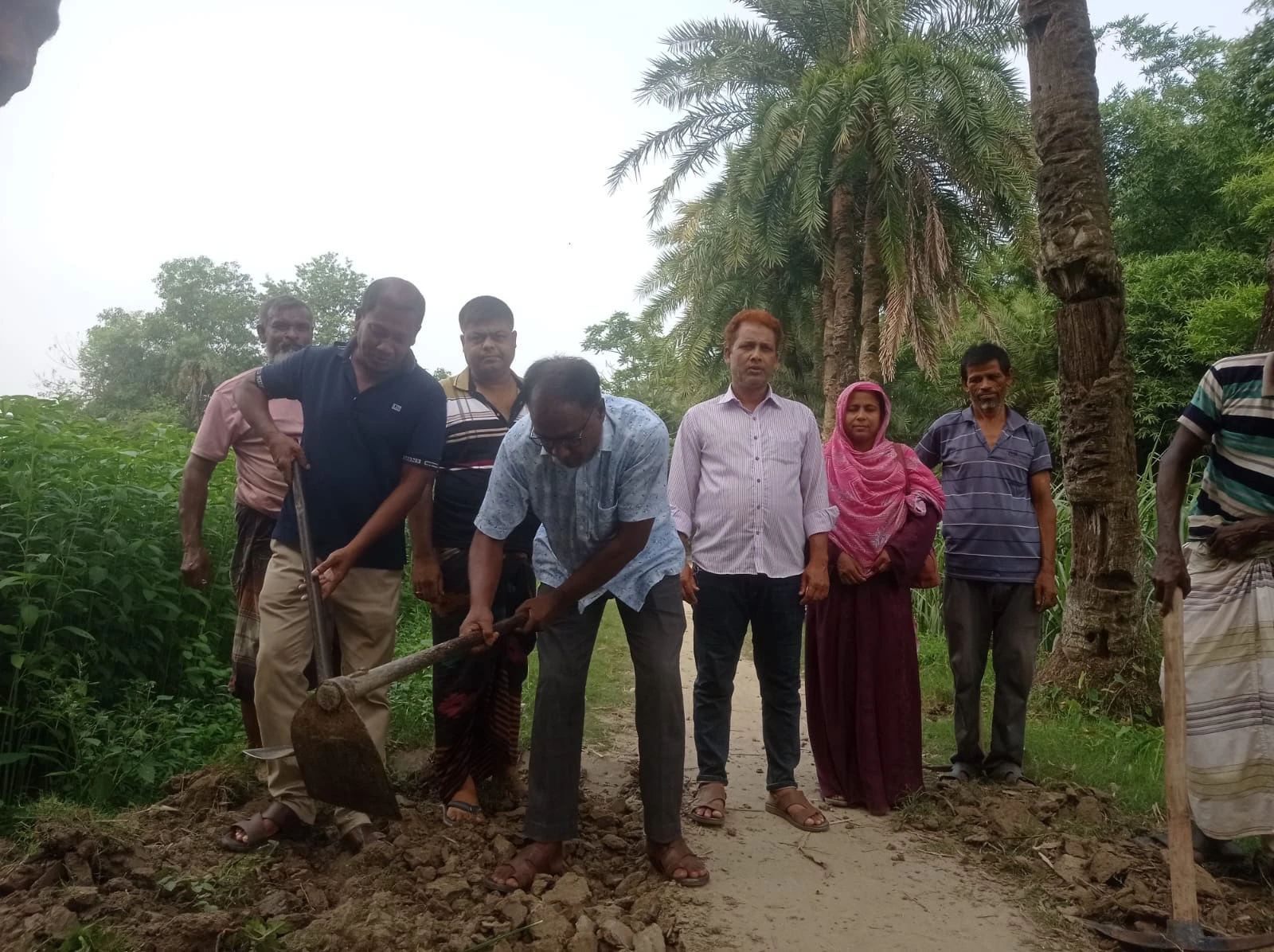 নাটোরে বিশেষ বরাদ্দে গ্রামীণ সড়ক উন্নয়ন কাজের উদ্বোধন