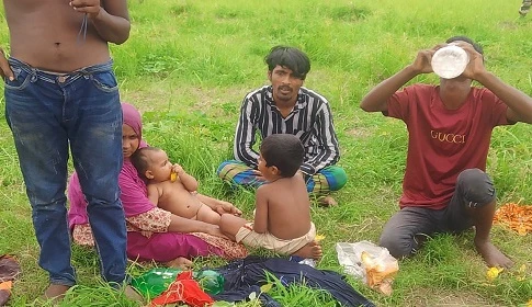 রৌমারী সীমান্তের শূন্যরেখায় ৬ মাসের শিশুসহ ৯ বাংলাভাষীর মানবেতর জীবন