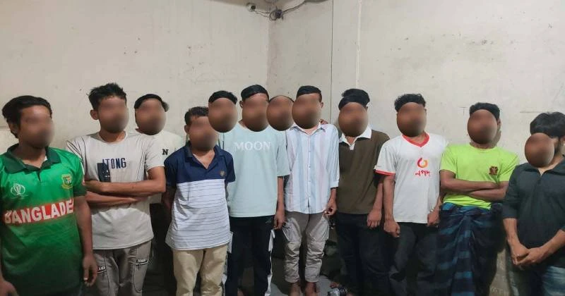বিশেষ অভিযানে বিভিন্ন অপরাধে জড়িত ৩০ জনকে গ্রেফতার করেছে যাত্রাবাড়ী ও মুগদা থানা পুলিশ