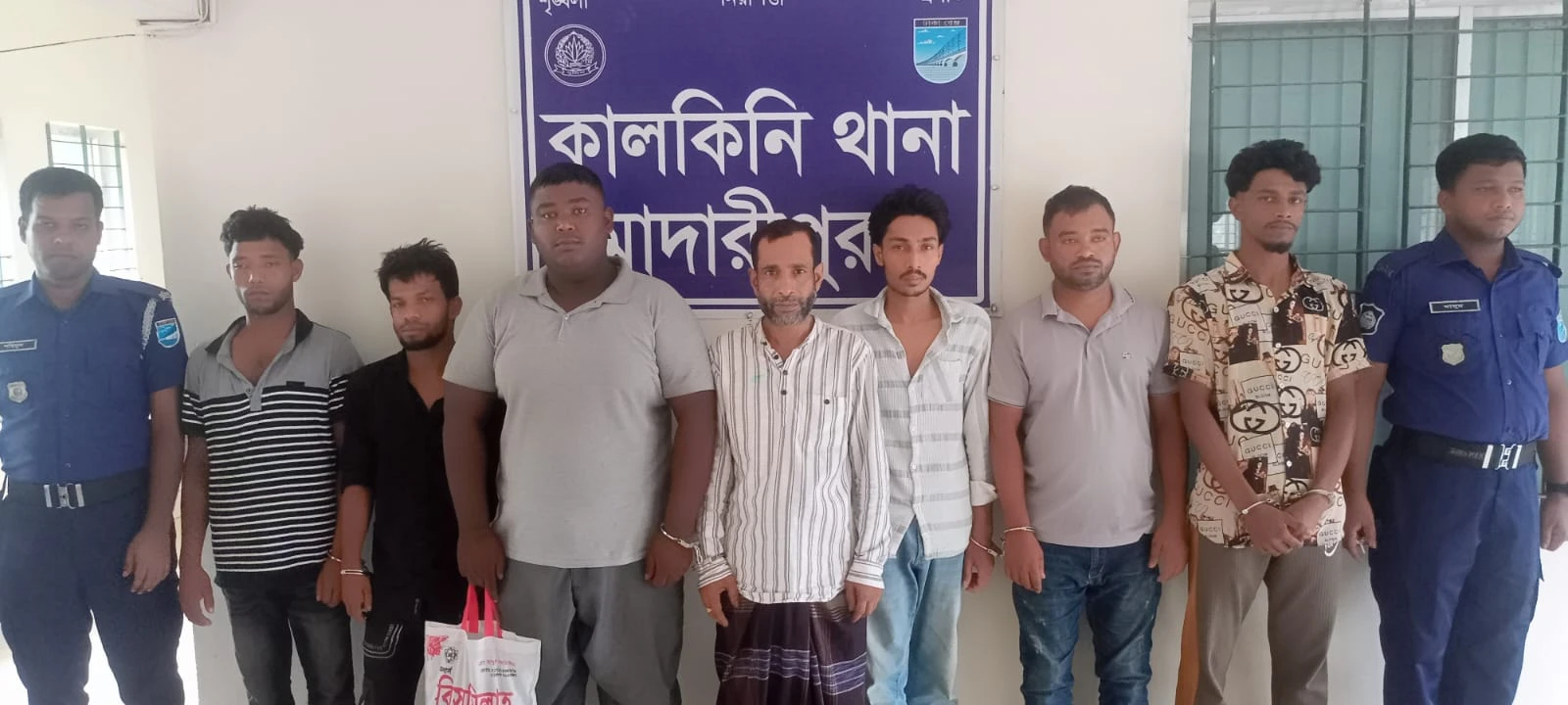 কালকিনিতে ২০০ পিস ইয়াবাসহ ২ মাদক ব্যবসায়ী গ্রেফতার