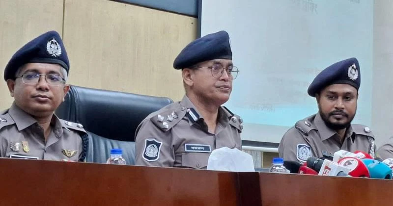 আ. লীগের প্রতিষ্ঠাবার্ষিকী ঘিরে সতর্ক অবস্থানে ডিএমপি