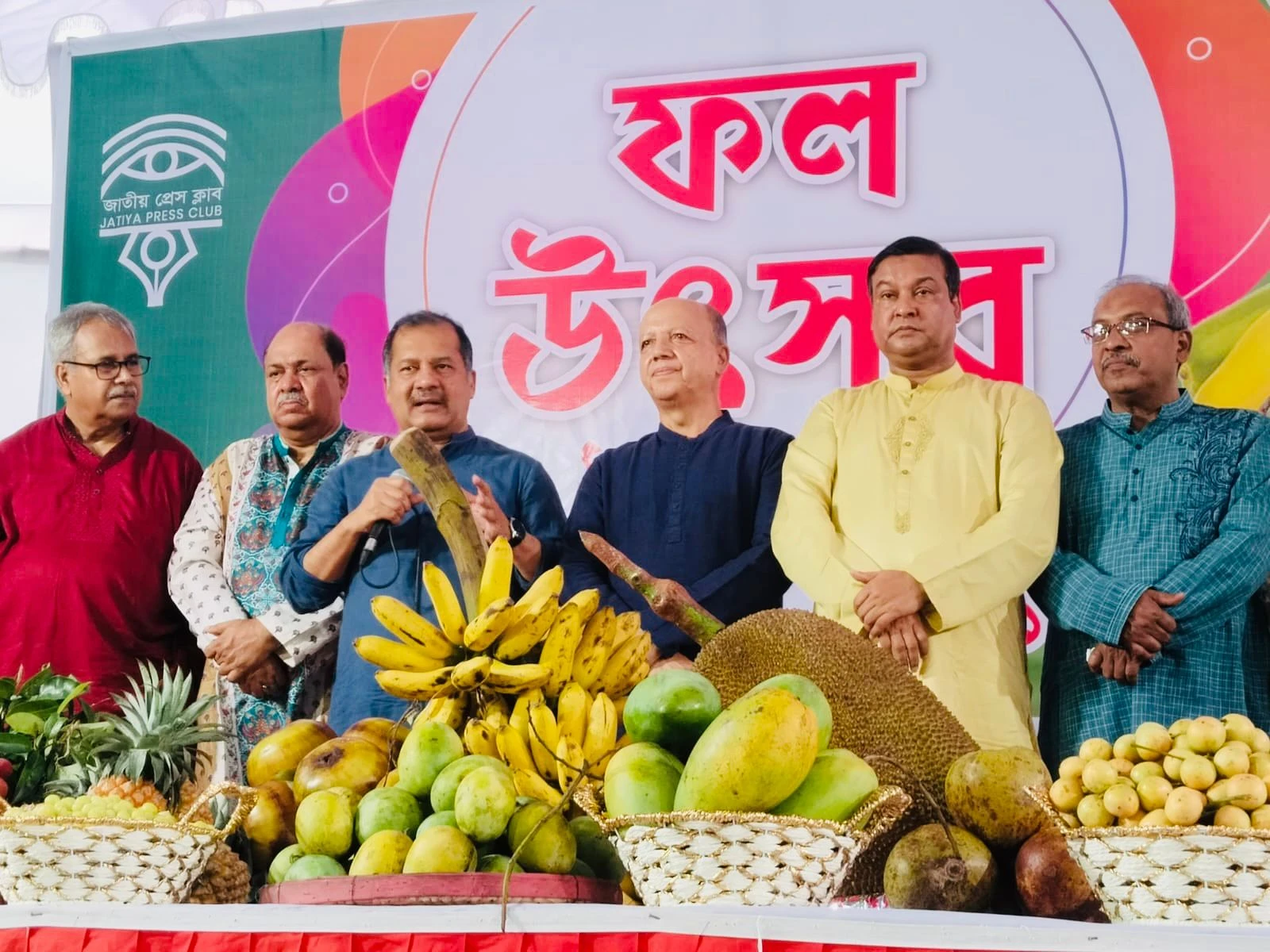 জাতীয় প্রেস ক্লাবে ফল উৎসব ও গানের আসর