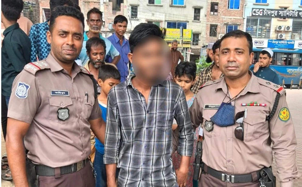 পল্লবীতে ছিনতাইকালে হাতেনাতে ছিনতাইকারী আটক, উদ্ধার হলো মোবাইল ফোন