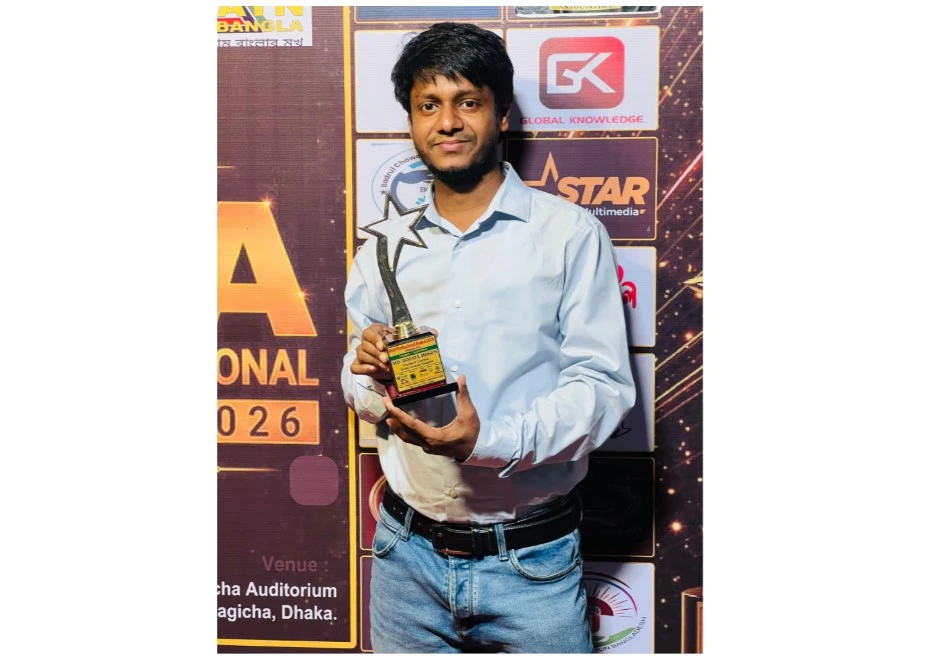 মায়ের চরণে উৎসর্গ: বেস্ট প্রফেশনাল অ্যাওয়ার্ড পেলেন সাংবাদিক ইসমাইল হোসেন