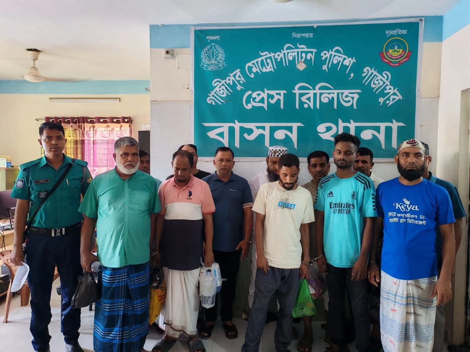 গাজীপুরে সন্ত্রাসী কর্মকাণ্ডে জড়িত থাকার অভিযোগে ৩০ জন গ্রেপ্তার