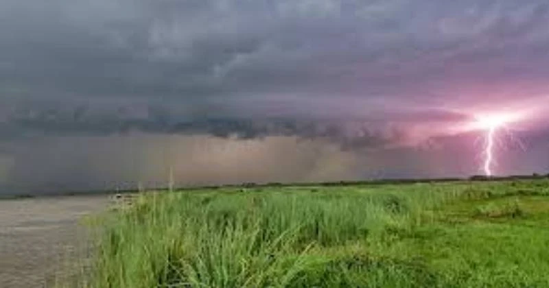 মানিকগঞ্জে বজ্রপাতে দুই কৃষকের মৃত্যু