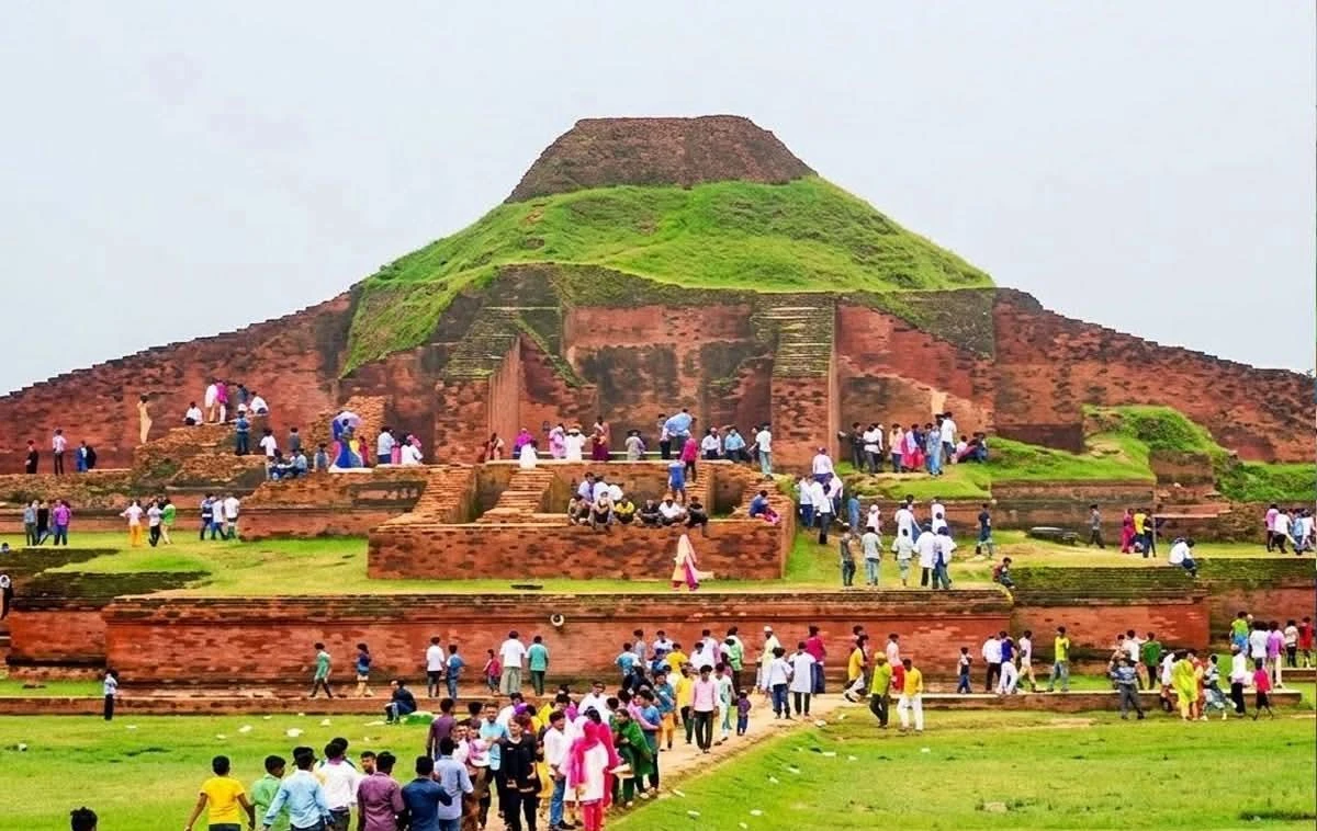 পাহাড়পুর বৌদ্ধবিহারে বিদেশি পর্যটক হেনস্তার ঘটনায় কনটেন্ট ক্রিয়েটর ‘হিরো নানা’ আটক
