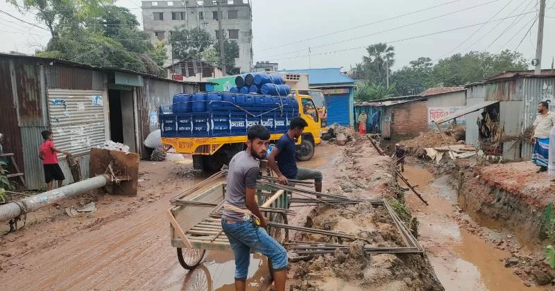 পূবাইলে বর্ষাকালে ড্রেন নির্মাণ করার কারণে কোটি টাকার  রাস্তার বেহাল দশা