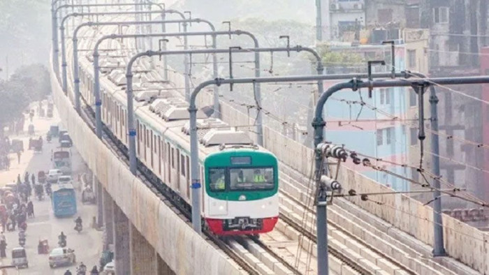 প্রায় তিন ঘণ্টা বন্ধ থাকার পর শুরু মেট্রোরেল চলাচল